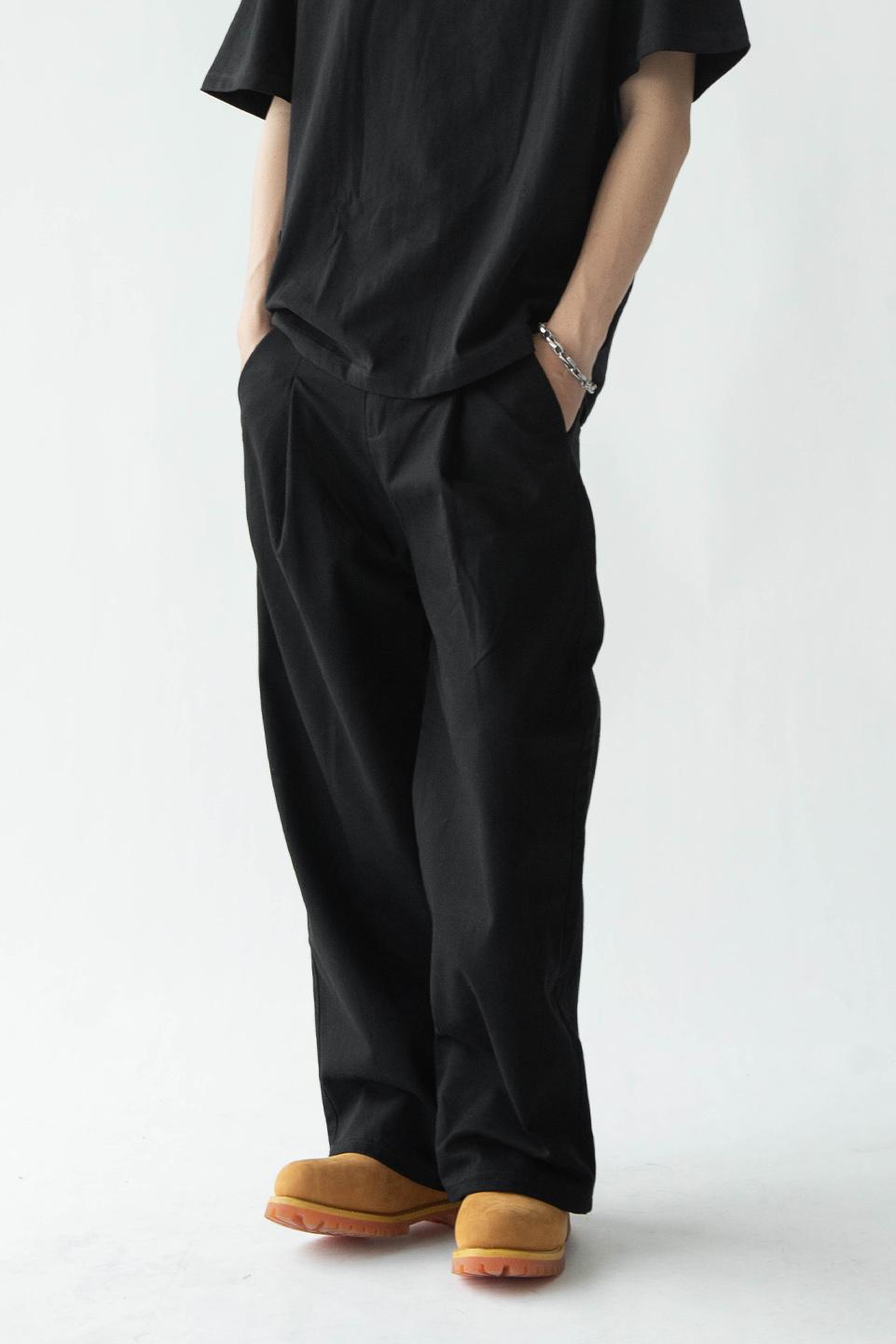PLEATED STRAIGHT PANT - BLACK