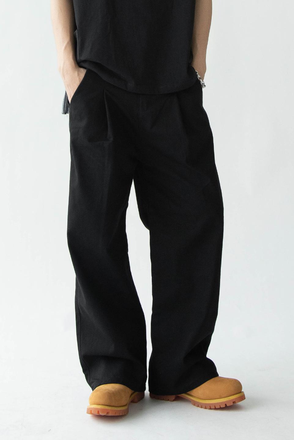 PLEATED STRAIGHT PANT - BLACK