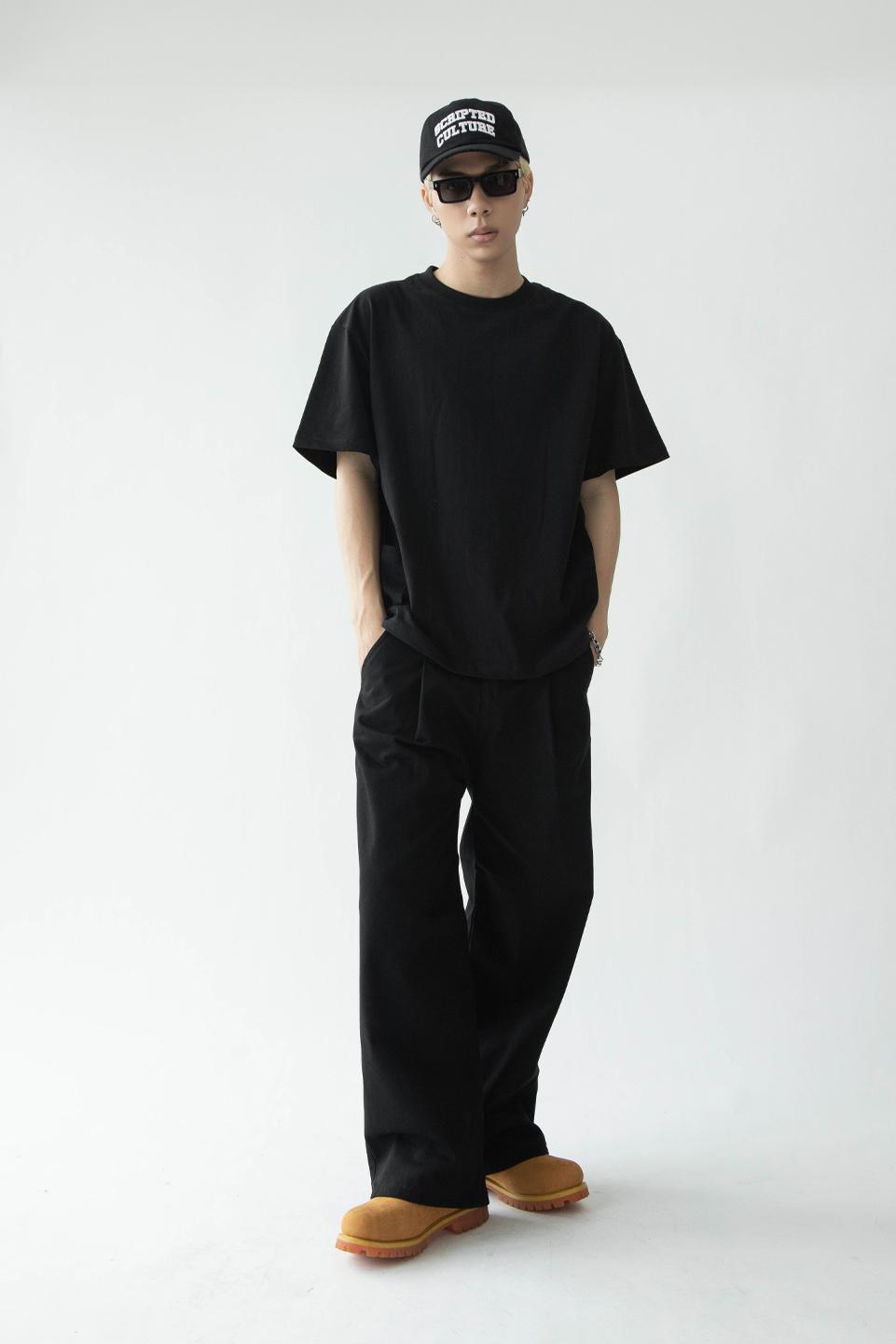 PLEATED STRAIGHT PANT - BLACK