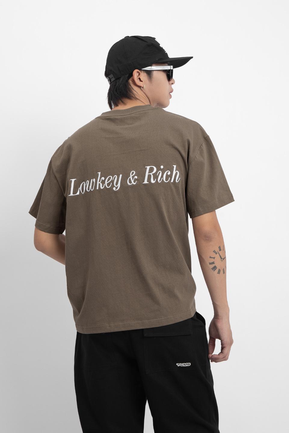 LOWKEY & RICH T-SHIRT - Pastel Brown